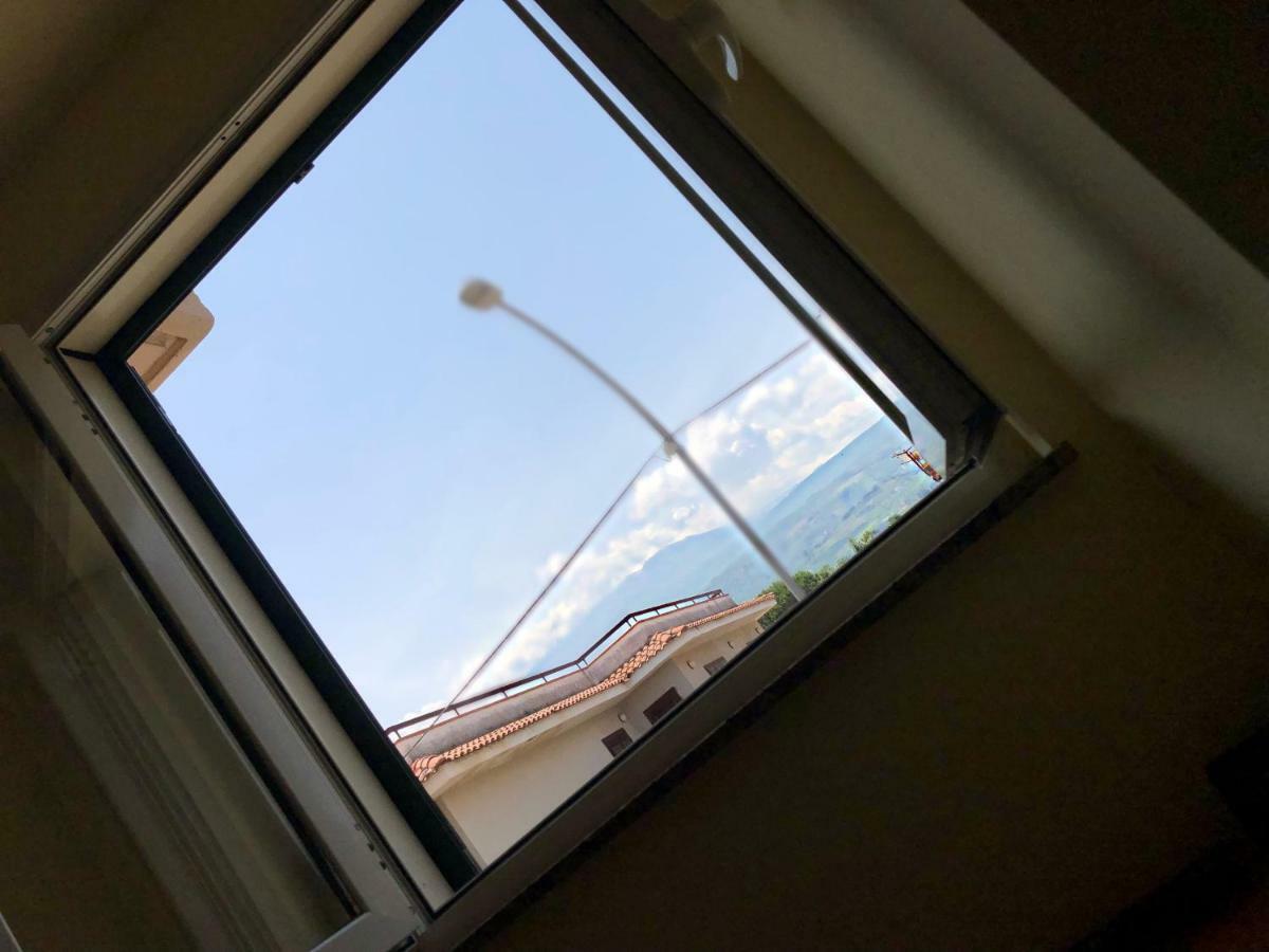Luna Fondachello  Luaran gambar
